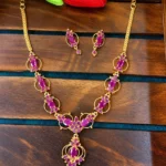 Gold Polish Guarantee Neckset